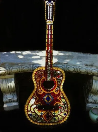 Les ailes déployées, près d'un lac, je le vis tournoyer :