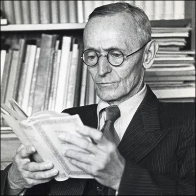 Quel roman d�Herman Hesse, qui explore la dualit&eacute; d�un homme qui recherche &agrave; la fois la solitude et l�int&eacute;gration dans la soci&eacute;t&eacute;, a &eacute;t&eacute; interdit par le r&eacute;gime nazi ?