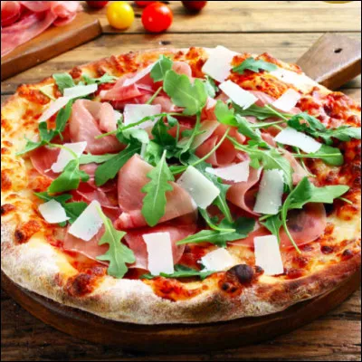 Quelle salade, tr&egrave;s utilis&eacute;e en Italie, entre autres pour la pizza, est tr&egrave;s proche en apparence aux feuilles de radis et de navet ?