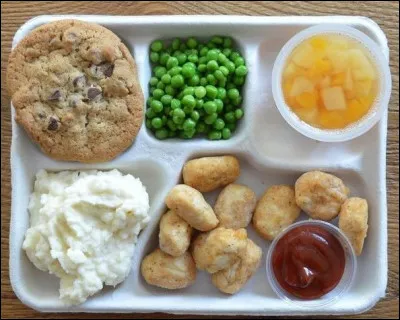Choisis un plateau repas d'une cantine scolaire.