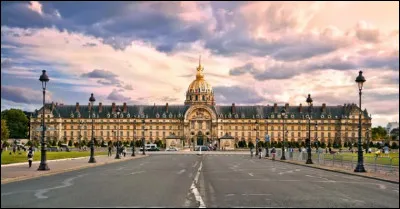 L'Hôtel des Invalides se trouve dans le ... arrondissement.