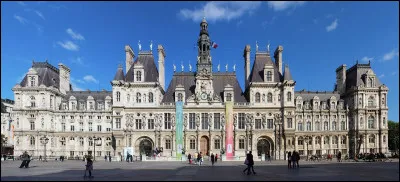 L'Hôtel de Ville de Paris se trouve dans le ... arrondissement.