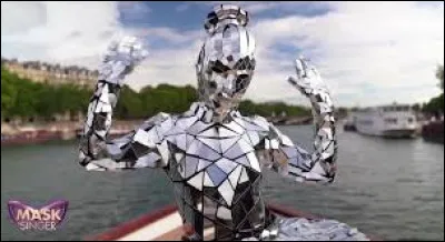 Dans quelle saison, la star internationale déguisée en ballerine fait-elle son apparition ?