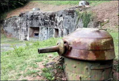 Lors de la guerre 39-45 il est mobilisé sur la ligne Maginot. Le 18 juin 1940 il est fait prisonnier. Combien de temps dure sa captivité avant son évasion ?