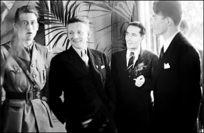 À quel moment Mitterrand vire-t-il de bord, et quitte le gouvernement collaborationniste de Vichy ?