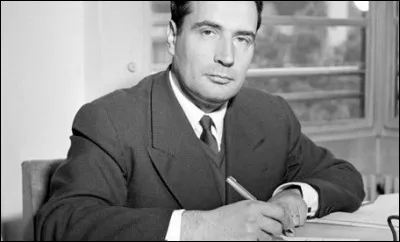 En 1953, pourquoi quitte-t-il son ministère ?