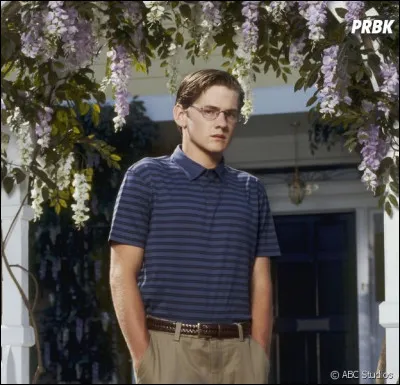 Quel fait concernant Zach Young est faux ?