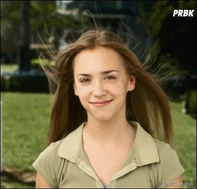 Quelles études Julie Mayer a-t-elle entamées ?