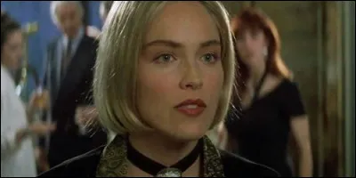 Dans "Sliver", Carly Norris est :