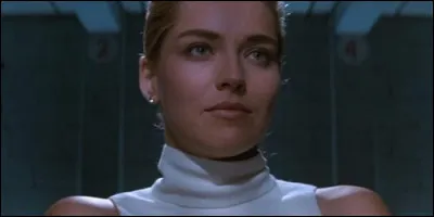 Quel métier exerce Catherine Tramell dans "Basic Instinct" ?