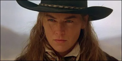 Dans quel film voit-on Ellen, une ravissante étrangère, qui veut devenir le meilleur tireur de la ville ?