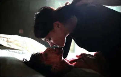 Dans quel film une femme enceinte est-elle attaquée par une autre femme ?