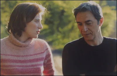 Dans quel film un homme cache-t-il à tout le monde qu'il a gagné au loto ?