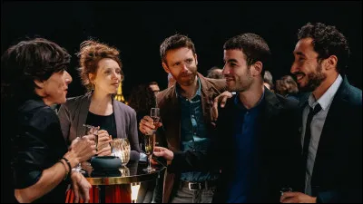 Dans quel film un écrivain à succès est-il trainé dans la boue lorsque ses anciens tweets sont publiés ?