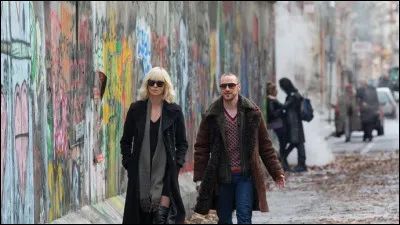 Dans quel film une agent secret est-elle envoyée seule à Berlin ?