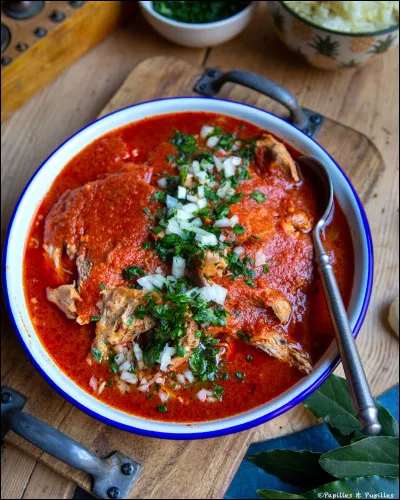 Ta mère décide que le plat sera une piperade (avec des aubergines, des endives, des poivrons, des courgettes...) !
Quelle est ta réaction ?