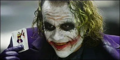 Qui joue le Joker dans "The Dark Knight, le Chevalier noir" ?