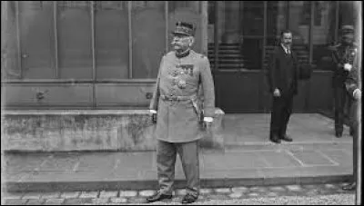 Quand le général Joffre a-t-il été nommé commandant en chef de l'armée française ?