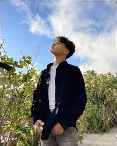 Qui est son jumeau ?