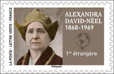 XXe s. > Avec Alexandra David-Néel, vous avez le choix : orientaliste, chanteuse d'opéra, féministe, journaliste, anarchiste, écrivaine, exploratrice, franc-maçonne et bouddhiste... Que fait-elle en 1924 ?