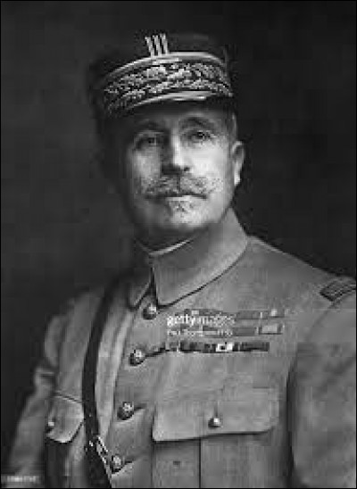 Qui a remplacé le général Joffre après sa défaite dans la Somme ?