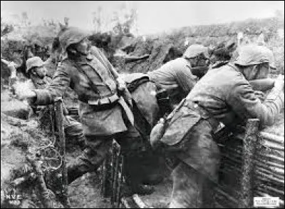 Quel évènement s'est produit en Russie lors des mois de mai et de mars 1917 ?