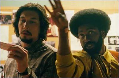 Dans quel film un policier noir entre-t-il dans une organisation raciste ?