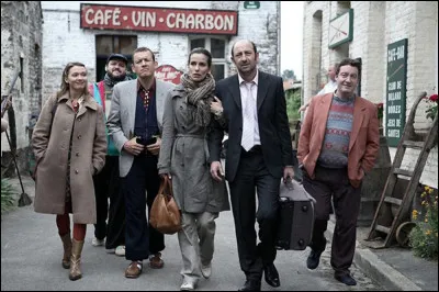 Dans quel film un homme est-il muté dans un endroit où il ne veut pas aller ?