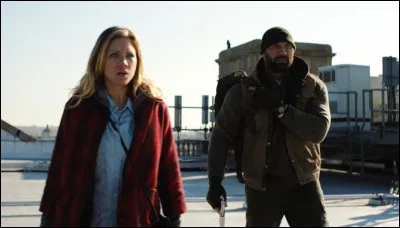 Dans quel film deux personnes essayent-elles de survivre dans une guerre civile ?