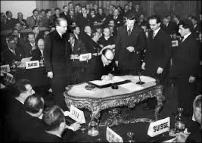 Quel était le but de l'OECE, fondée en 1948 ?