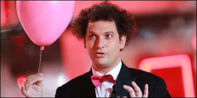 Le célèbre magicien et humoriste Éric Antoine mesure exactement...