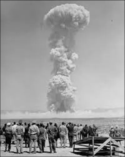 Quel pays a effectué son premier essai nucléaire le 3 octobre 1952 ?