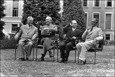 Quel sommet a eu lieu le 18 juillet 1955 ?