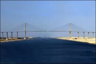 En quelle année le canal de Suez a-t-il été nationalisé ?