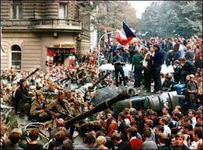 En quelle année l'écrasement du Printemps de Prague a-t-il eu lieu ?