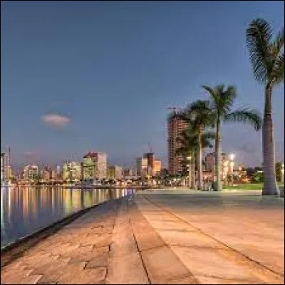 En combien de provinces l'Angola est-elle divisée ?