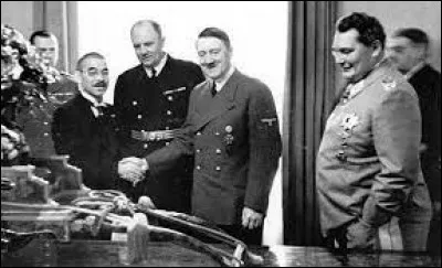 Quel État était visé par ce pacte ?