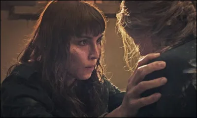 Dans quel film une garde du cops doit-elle sauver celle dont elle assure la protection ?