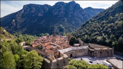 Dans le département, vous pourrez visiter le village de Villefranche-de-Conflent :