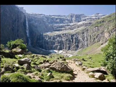 Le grand cirque rocheux de Gavarnie se trouve dans le département :