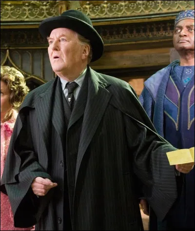 Pourquoi Fudge ne voulait-il pas admettre que Voldemort était de retour ?