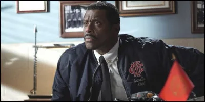 Comment s'appelle le chef de cette caserne ?