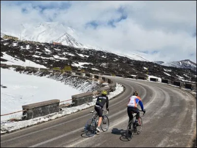 Qui a remporté l'étape 3 arrivant à l'Etna en 2020 ?