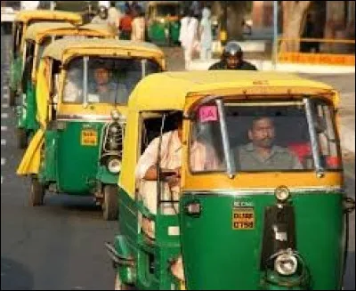 Comment se nomme ce transport populaire et économique en Inde ?