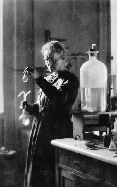 Marie Curie reçoit un prix Nobel de physique en quelle année ?