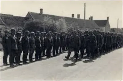 Quel pays a quitté l'Axe le 12 septembre 1944 ?
