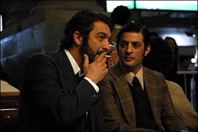 Dans quel film un ancien enquêteur écrit-il un livre sur une enquête qu'il a faite des années avant ?