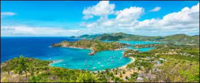 En quelle année Christophe Colomb a-t-il débarqué sur les terres d'Antigua-et-Barbuda ?