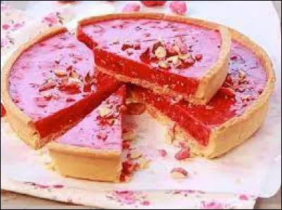 Voici une jolie tarte de couleur rose qui est une spécialité lyonnaise. De quoi est-elle garnie ?