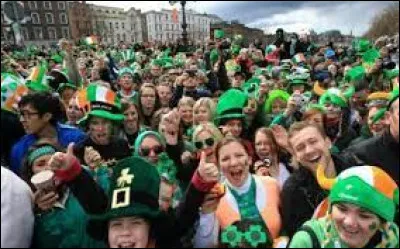 En quelle année Maewyn Succat (Saint Patrick) serait-il né ?